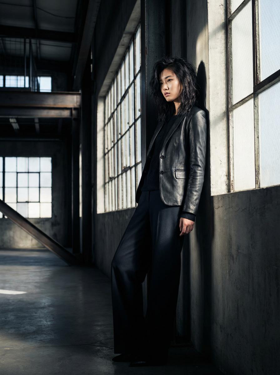 母狗传媒-工业风格写真传媒